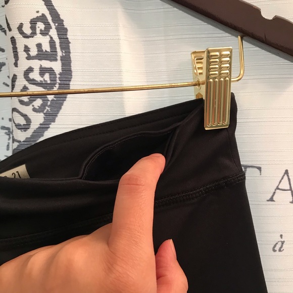 🌺 Forever21 Leggings W/ Fishnet Mesh Panel Detail - Picture 5 of 5